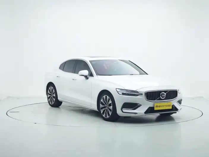Volvo S60 2023 Model B4 Smart Range Deluxe Edition – фото 3
