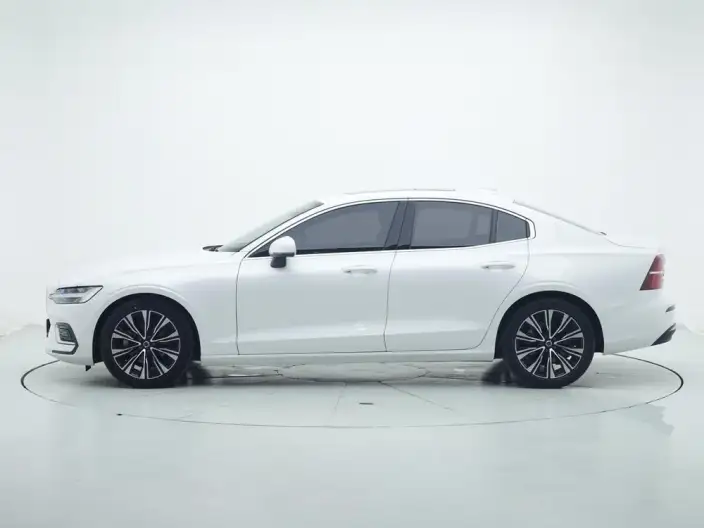 Volvo S60 2023 Model B4 Smart Range Deluxe Edition – фото 4
