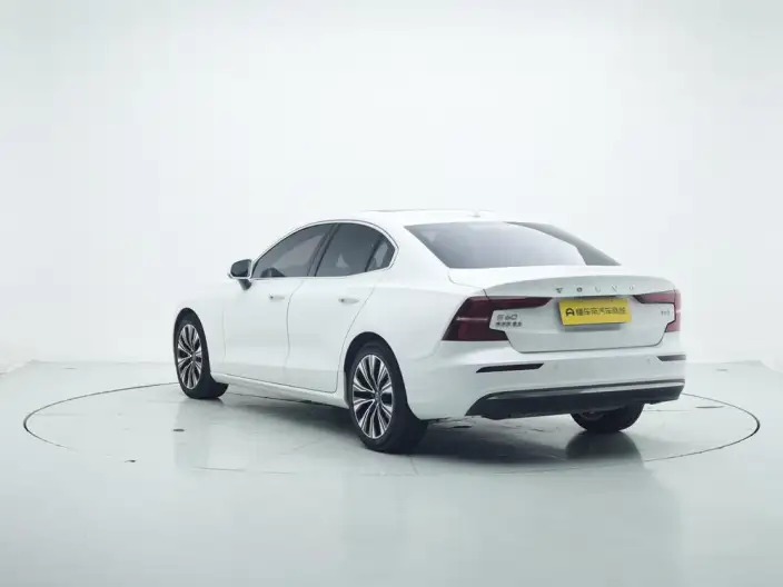 Volvo S60 2023 Model B4 Smart Range Deluxe Edition – фото 5