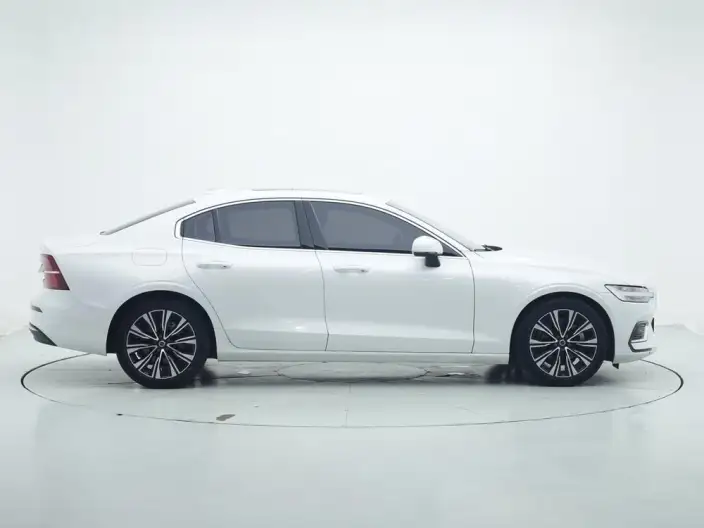 Volvo S60 2023 Model B4 Smart Range Deluxe Edition – фото 8