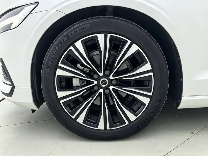Volvo S60 2023 Model B4 Smart Range Deluxe Edition – фото 9