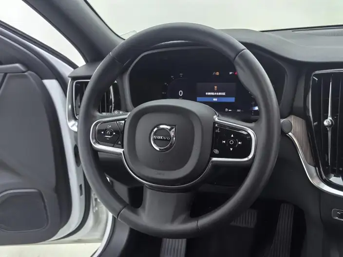 Volvo S60 2023 Model B4 Smart Range Deluxe Edition – фото 17