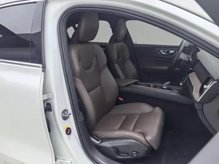 Volvo S60 2023 Model B4 Smart Range Deluxe Edition – фото 22