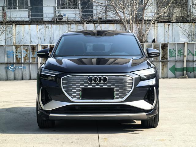 Audi Q4 e-tron 2023 50 e-tron quattro Creative – фото 2