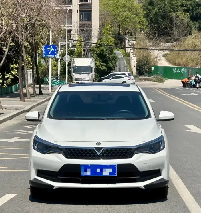 Venucia D60 2023 Model PLUS 1.6L XV CVT Smart collar Edition