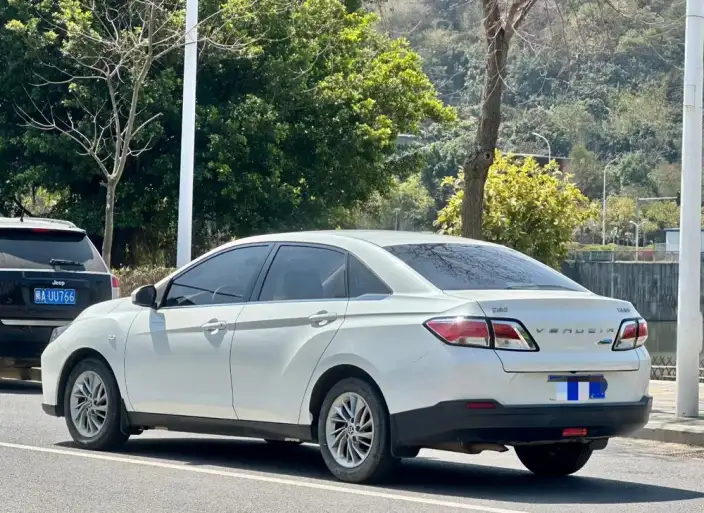 Venucia D60 2023 Model PLUS 1.6L XV CVT Smart collar Edition