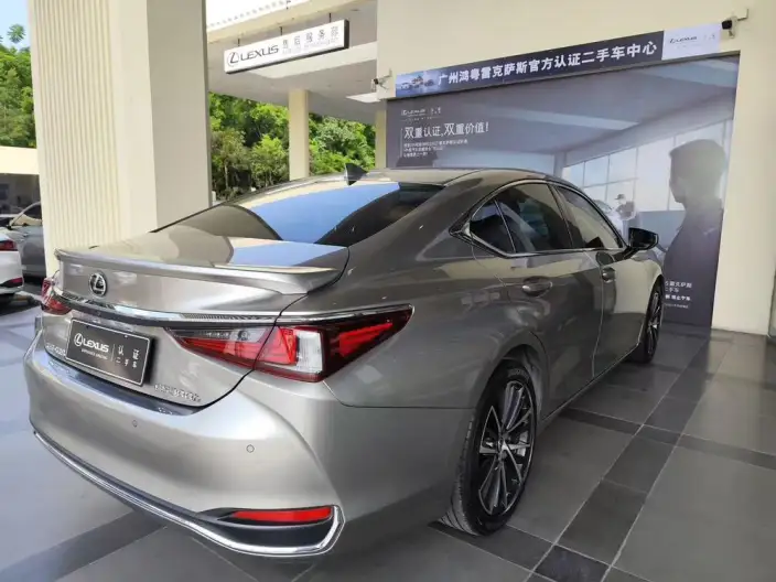 Lexus ES 2022 Model 300h Premium