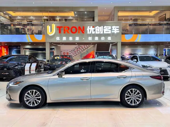 Lexus ES 2022 Model 300h Superior Edition