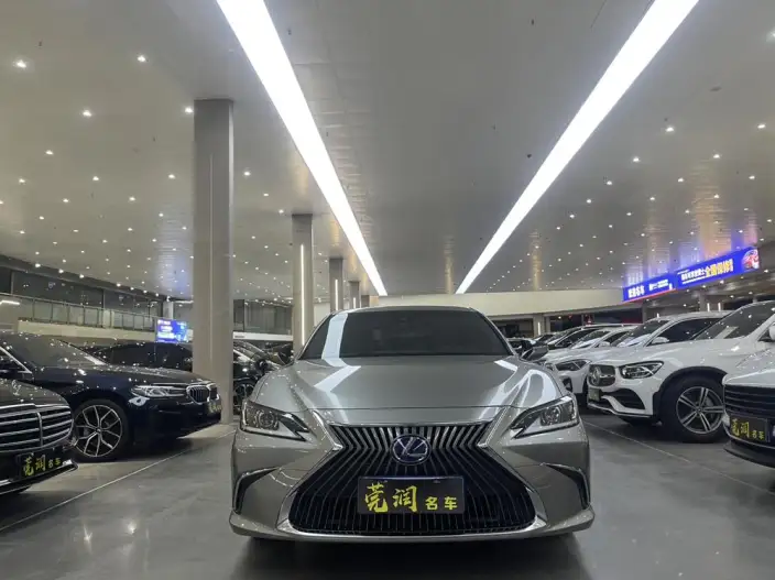 Lexus ES 2020 Model 300h Superior Edition China V