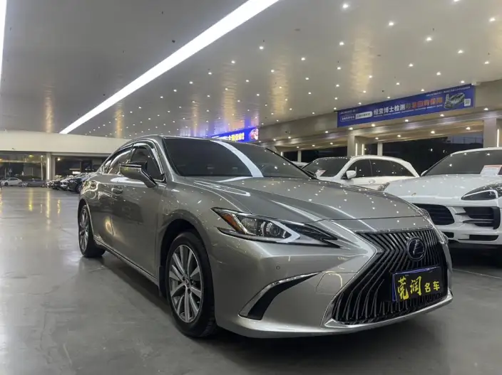 Lexus ES 2020 Model 300h Superior Edition China V