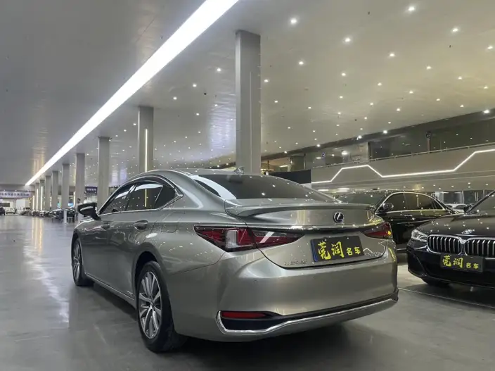 Lexus ES 2020 Model 300h Superior Edition China V