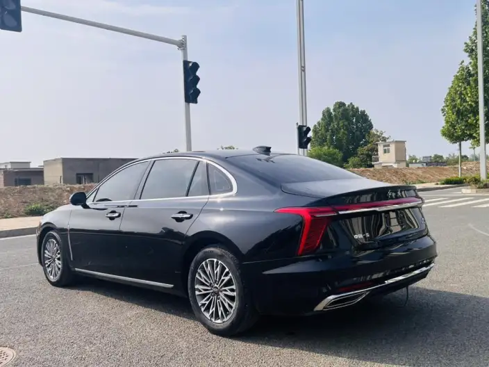 Hongqi H5 2024 Model 1.5T DCT Flag Rhythm Edition