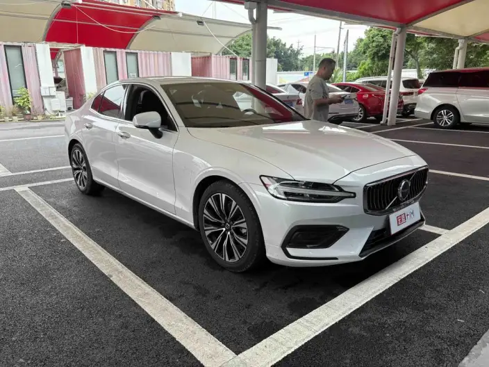 Volvo S60 2024 Model B4 Smart Range Deluxe Edition