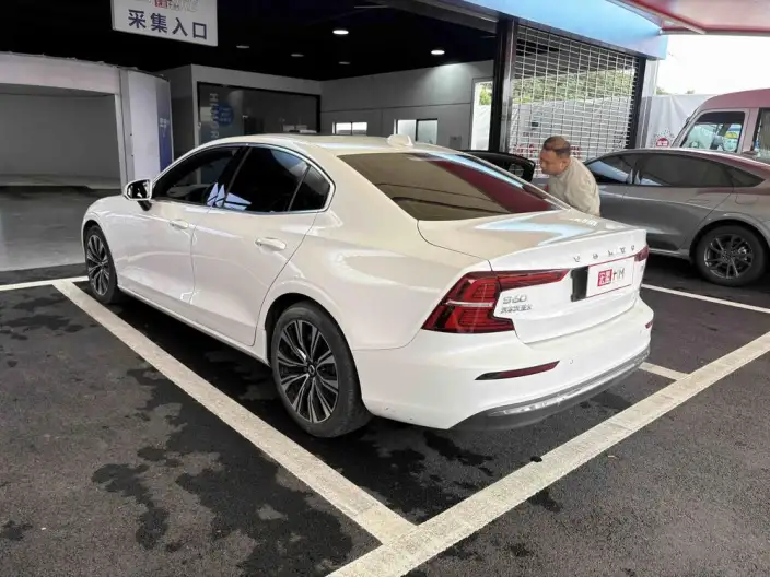 Volvo S60 2024 Model B4 Smart Range Deluxe Edition