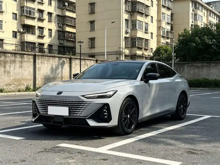Changan UNI-V 2022 Model 1.5T Noble Model – фото 1