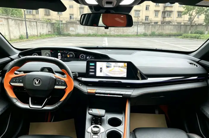 Changan UNI-V 2022 Model 1.5T Noble Model – фото 6