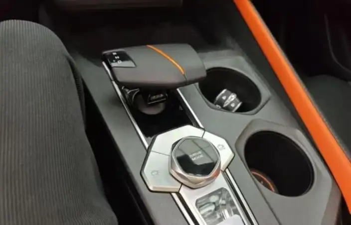 Changan UNI-V 2022 Model 1.5T Noble Model – фото 7