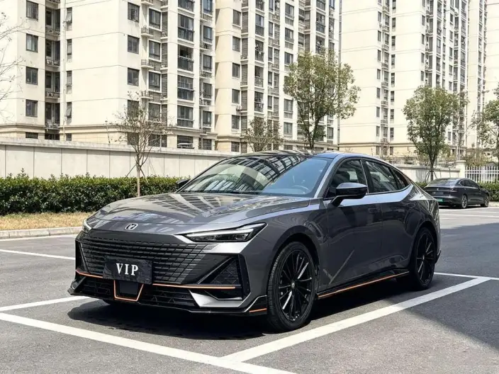 Changan UNI-V 2022 Model 1.5T Sports Edition – фото 1