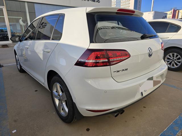 Volkswagen Golf 2017 230 TSI Automatic Comfort One Millionth Edition – фото 4