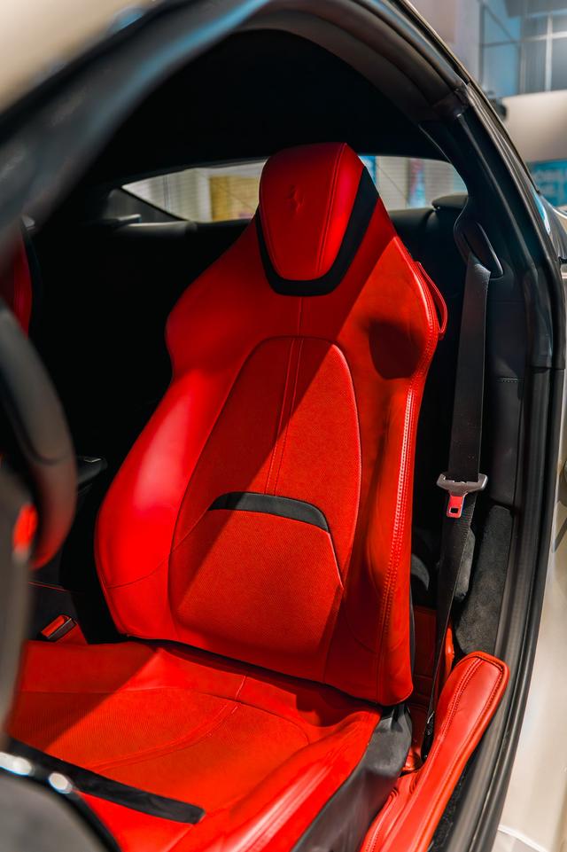 Ferrari Roma Модель 2020 года 3.9T V8 – фото 8