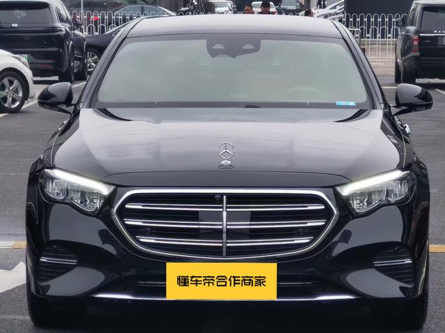 Mercedes-Benz E-Class 2025 модификация комплектация E 300 L Luxury sedan – фото 2