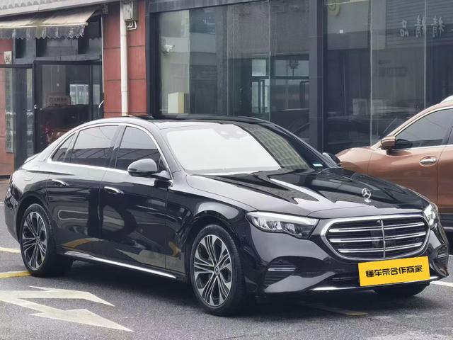 Mercedes-Benz E-Class 2025 модификация комплектация E 300 L Luxury sedan – фото 3