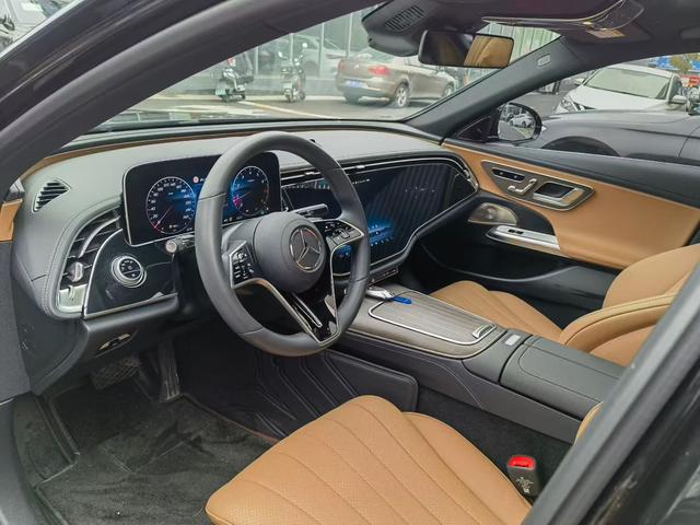 Mercedes-Benz E-Class 2025 модификация комплектация E 300 L Luxury sedan – фото 4