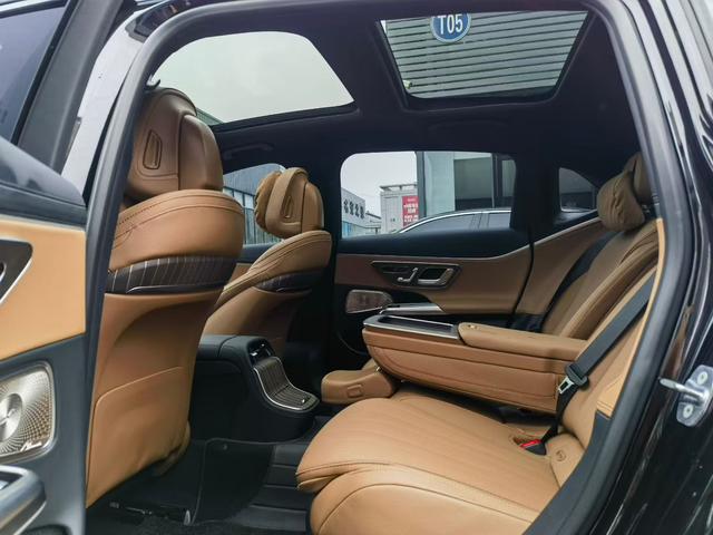 Mercedes-Benz E-Class 2025 модификация комплектация E 300 L Luxury sedan – фото 6