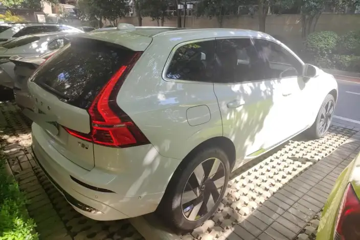 Volvo XC60 PHEV 2024 Model T8 4WD Long Battery Life Pro Smart Range Deluxe Edition