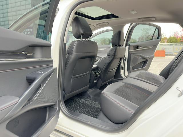 Ford Mondeo 2023 EcoBoost 245 Luxury – фото 11