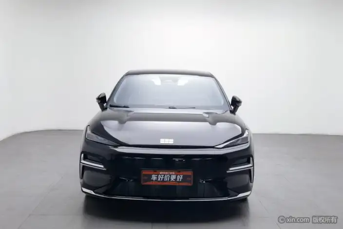 Geely Galaxy E8 PHEV 2025 Model 130km EM-i Exclusive Edition