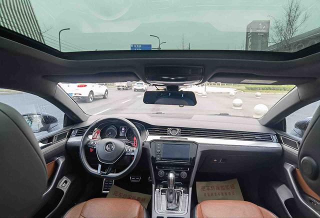 Volkswagen CC Модель 2019 года 330TSI Charm Style Edition National V – фото 9