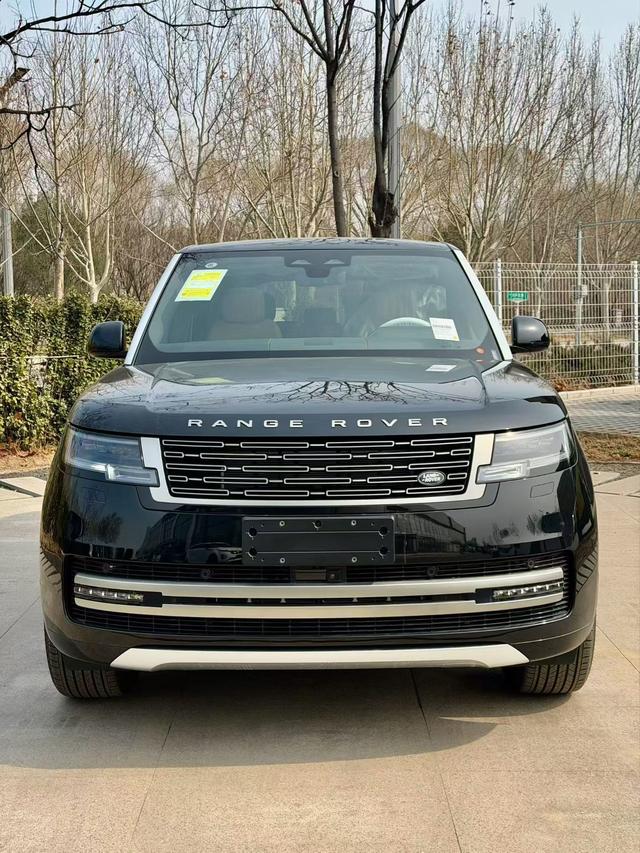 Range Rover 2026 модификация 3.0 L6 400PS SE Long axis Edition – фото 2
