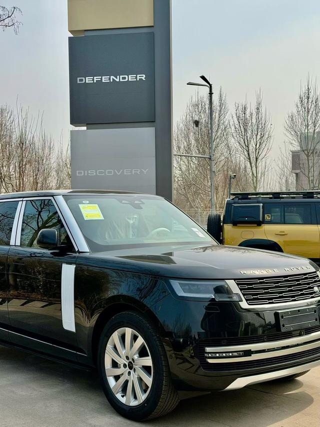 Range Rover 2026 модификация 3.0 L6 400PS SE Long axis Edition – фото 3