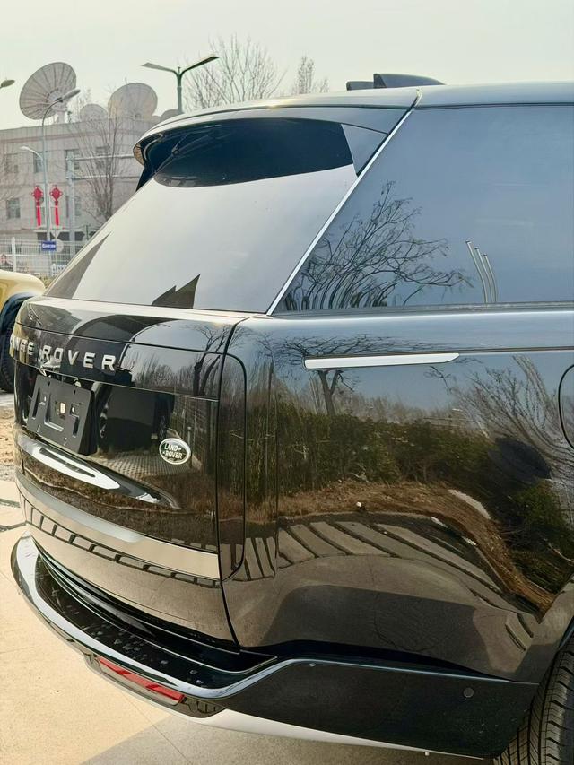 Range Rover 2026 модификация 3.0 L6 400PS SE Long axis Edition – фото 4