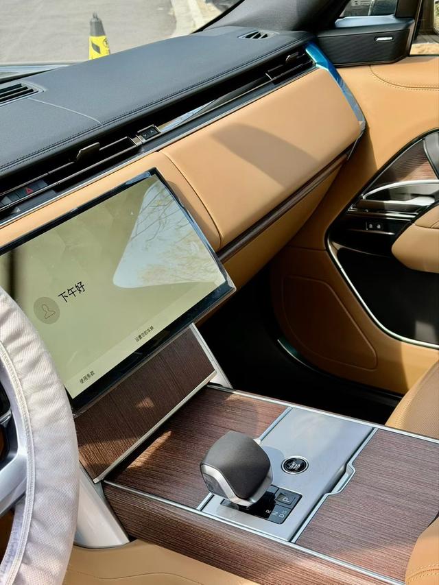 Range Rover 2026 модификация 3.0 L6 400PS SE Long axis Edition – фото 6