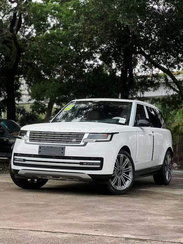 Range Rover 2026 модификация 3.0 L6 400PS AB Long axis Edition – фото 1