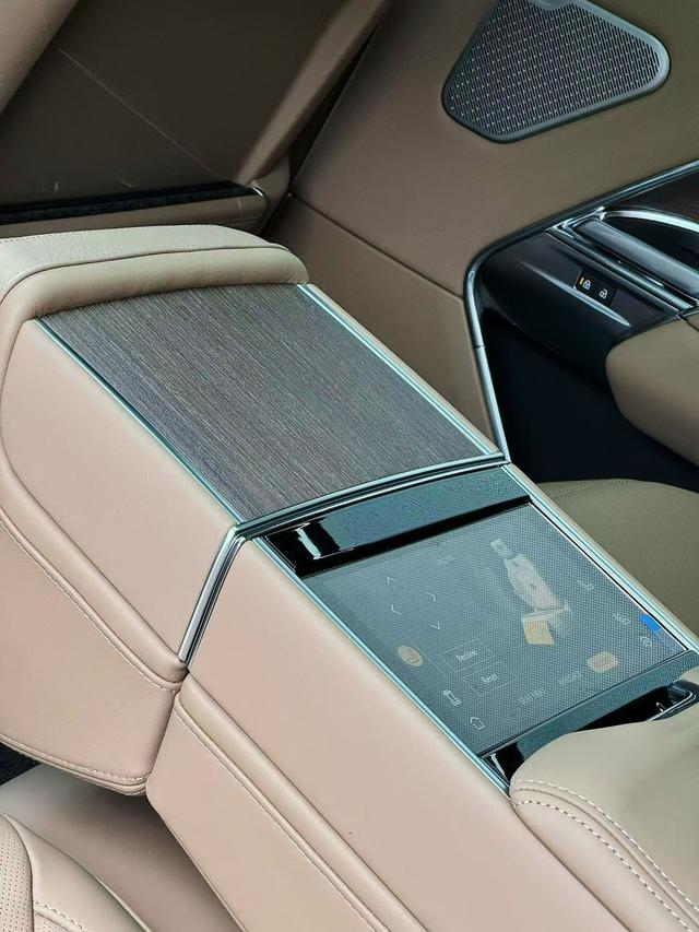Range Rover 2026 модификация 3.0 L6 400PS AB Long axis Edition – фото 3