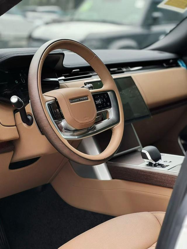 Range Rover 2026 модификация 3.0 L6 400PS AB Long axis Edition – фото 8