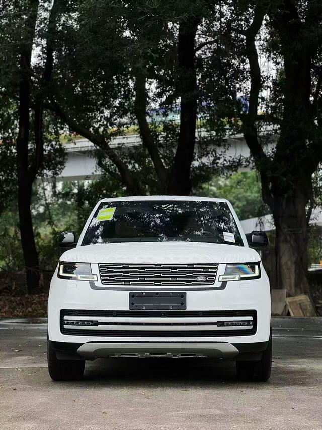 Range Rover 2026 модификация 3.0 L6 400PS AB Long axis Edition – фото 9