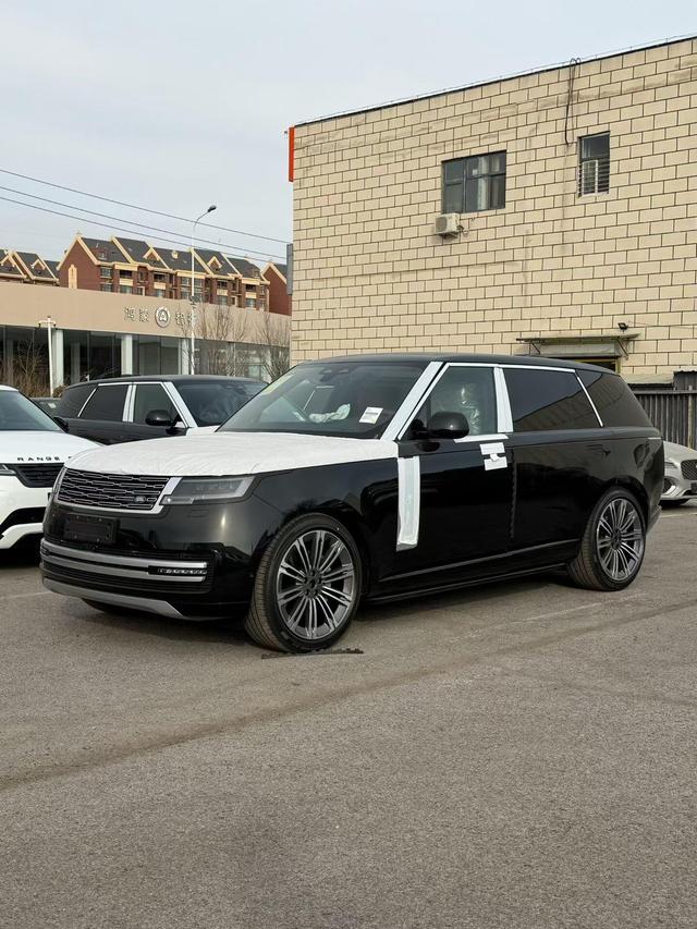 Range Rover 2026 модификация 3.0 L6 400PS AB Long axis Edition – фото 1