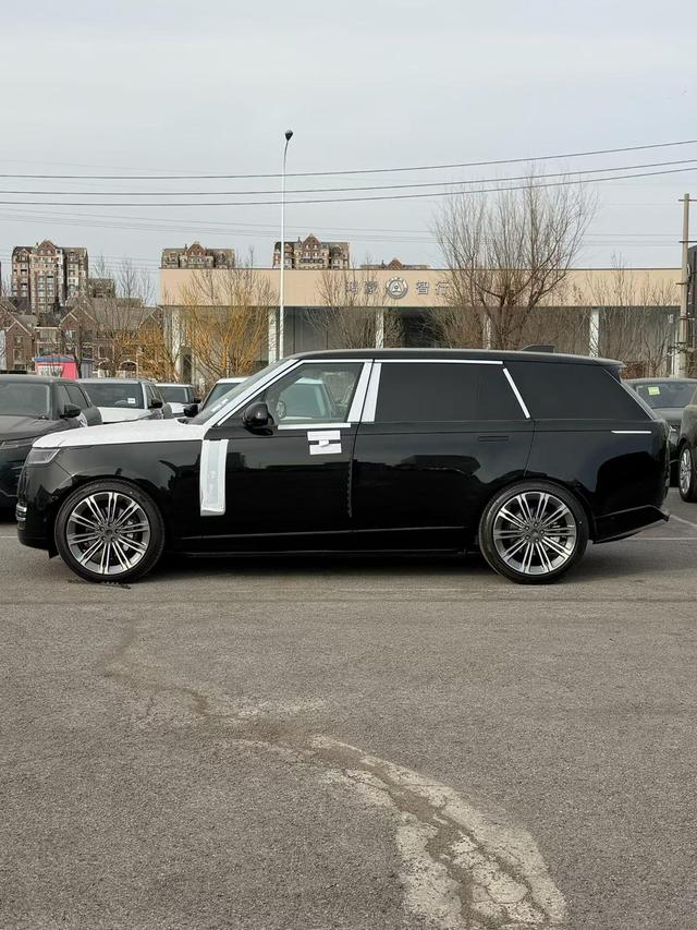 Range Rover 2026 модификация 3.0 L6 400PS AB Long axis Edition – фото 3