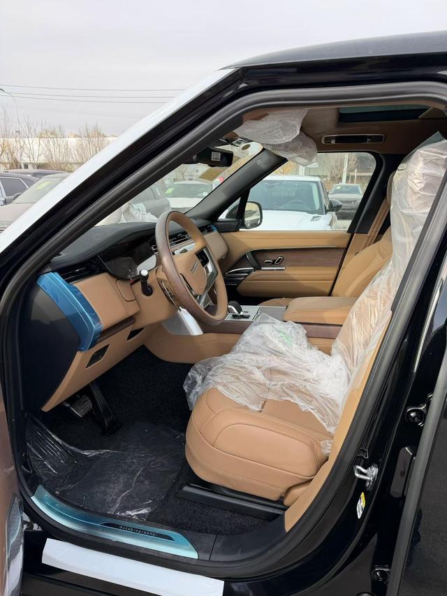 Range Rover 2026 модификация 3.0 L6 400PS AB Long axis Edition – фото 4