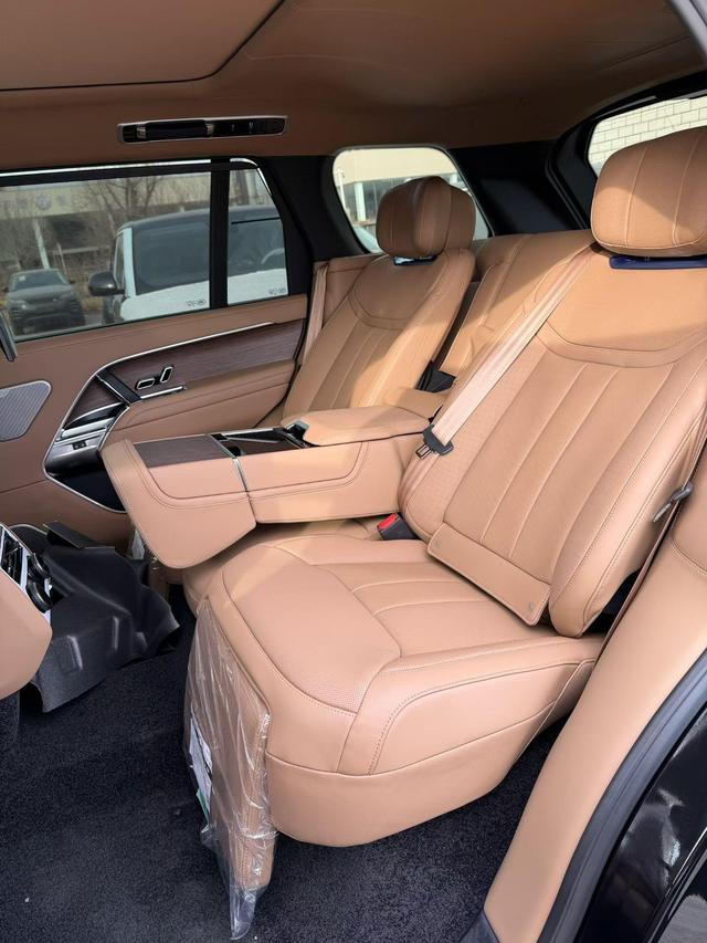 Range Rover 2026 модификация 3.0 L6 400PS AB Long axis Edition – фото 6