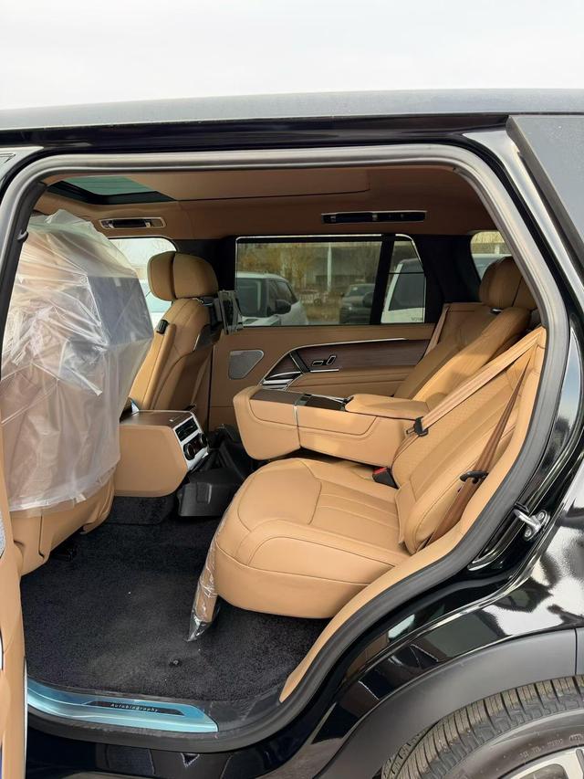 Range Rover 2026 модификация 3.0 L6 400PS AB Long axis Edition – фото 7
