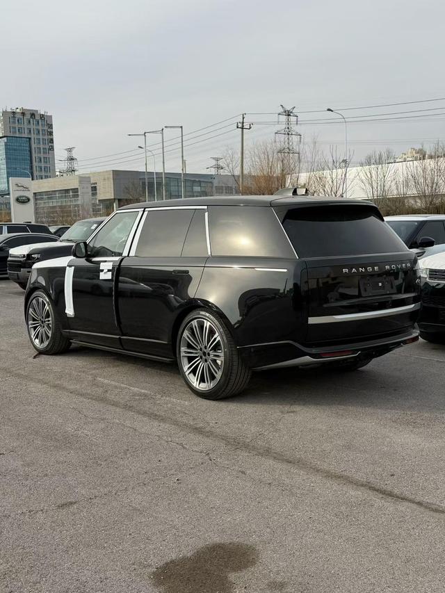 Range Rover 2026 модификация 3.0 L6 400PS AB Long axis Edition – фото 9