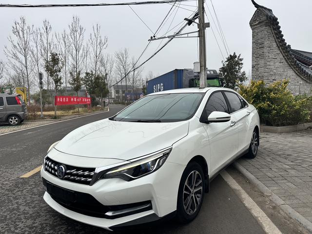 Venucia D60 Модель 2018 года 1.6L CVT Smart Connect Elite Edition – фото 1