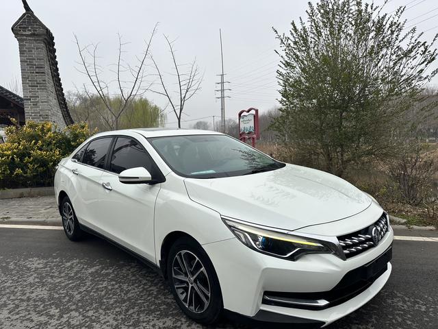 Venucia D60 Модель 2018 года 1.6L CVT Smart Connect Elite Edition – фото 3