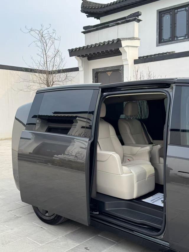 Li Auto MEGA 2024 Ultra – фото 10