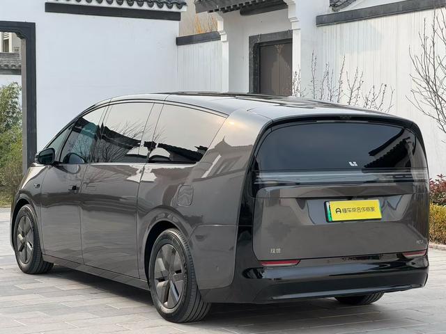Li Auto MEGA 2024 Ultra – фото 12